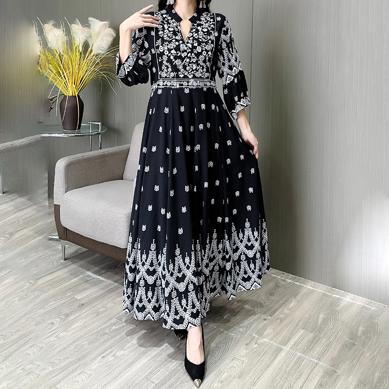 Women's Bohemian Embroidery V-neck Dress, Elegant 3 4 Sleeve A-line Swing Maxi Dress - Image 2