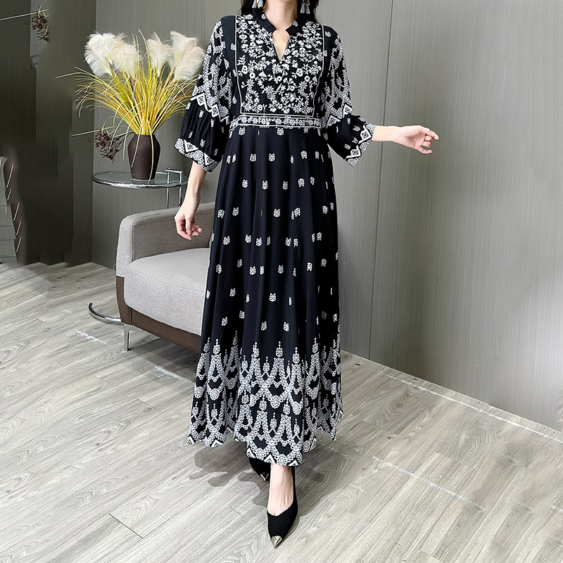Women's Bohemian Embroidery V-neck Dress, Elegant 3 4 Sleeve A-line Swing Maxi Dress - Image 3